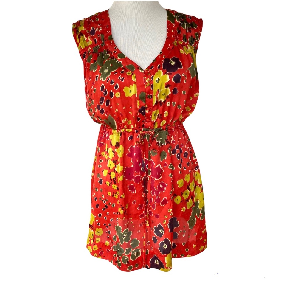 CAbi Red Wildflower Top Size Medium Sleeveless Rounded Vee Neckline.